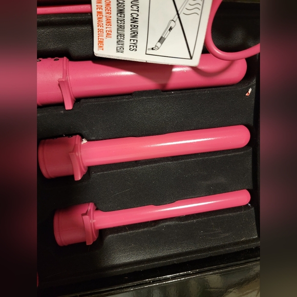 Clipless curling iron with multiple barrel sizes - Picture 3 of 7